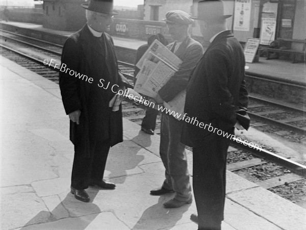 GROUP ON RAILWAY PLATFORM BOVRIL & OXO ADVTS